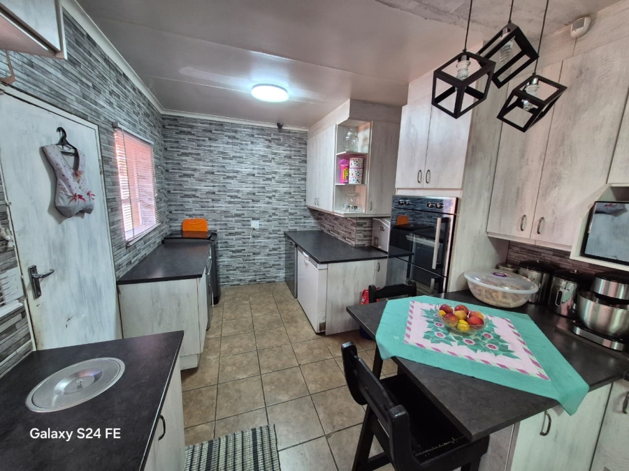 3 Bedroom Property for Sale in Geelhoutpark North West